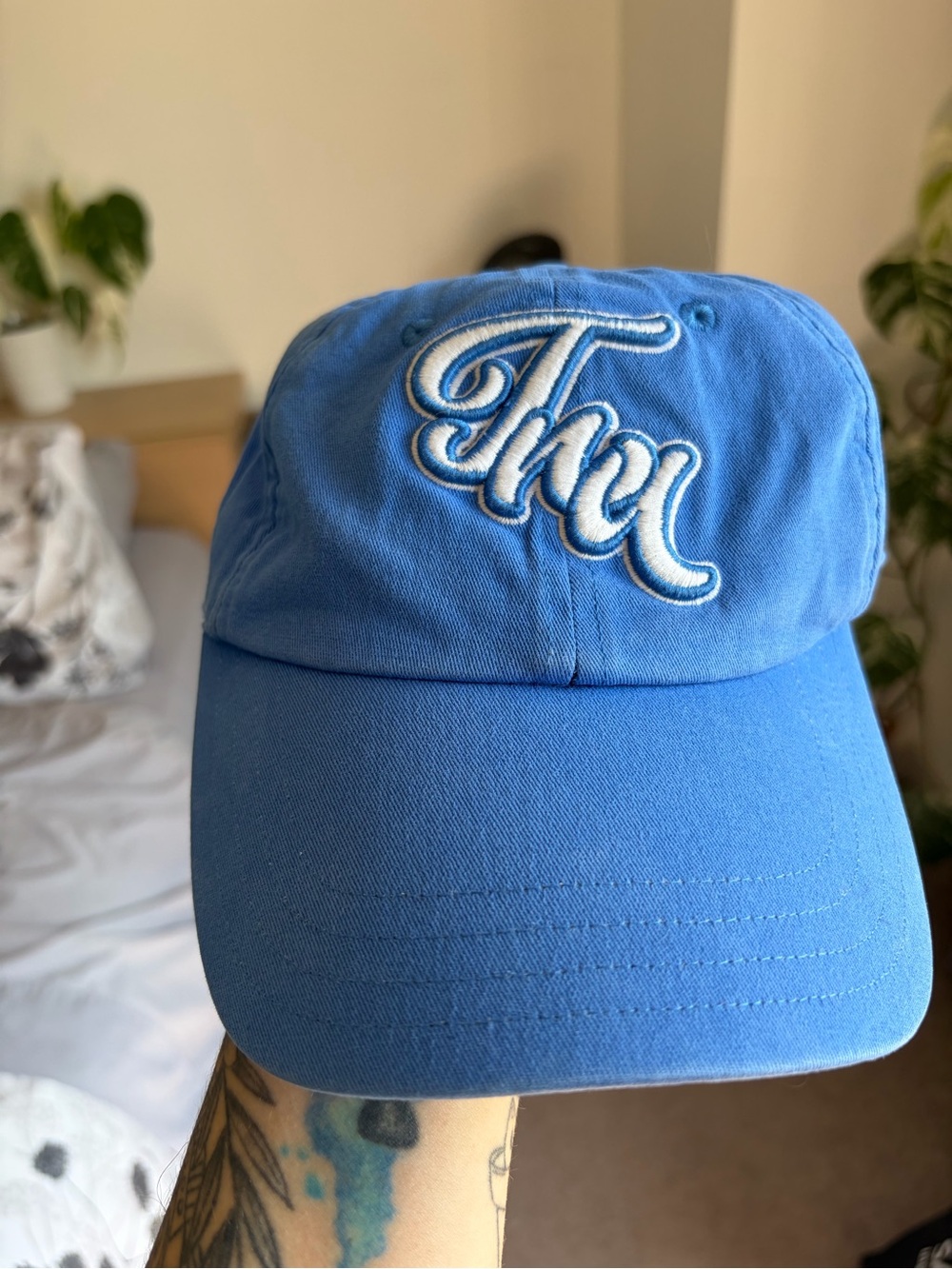 🦋 TNA - O/S Blue Hat